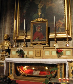 성 로베르토 벨라르미노의 유해_photo by Lawrence OP_in the Church of Sant Ignazio in Rome_Italy.jpg